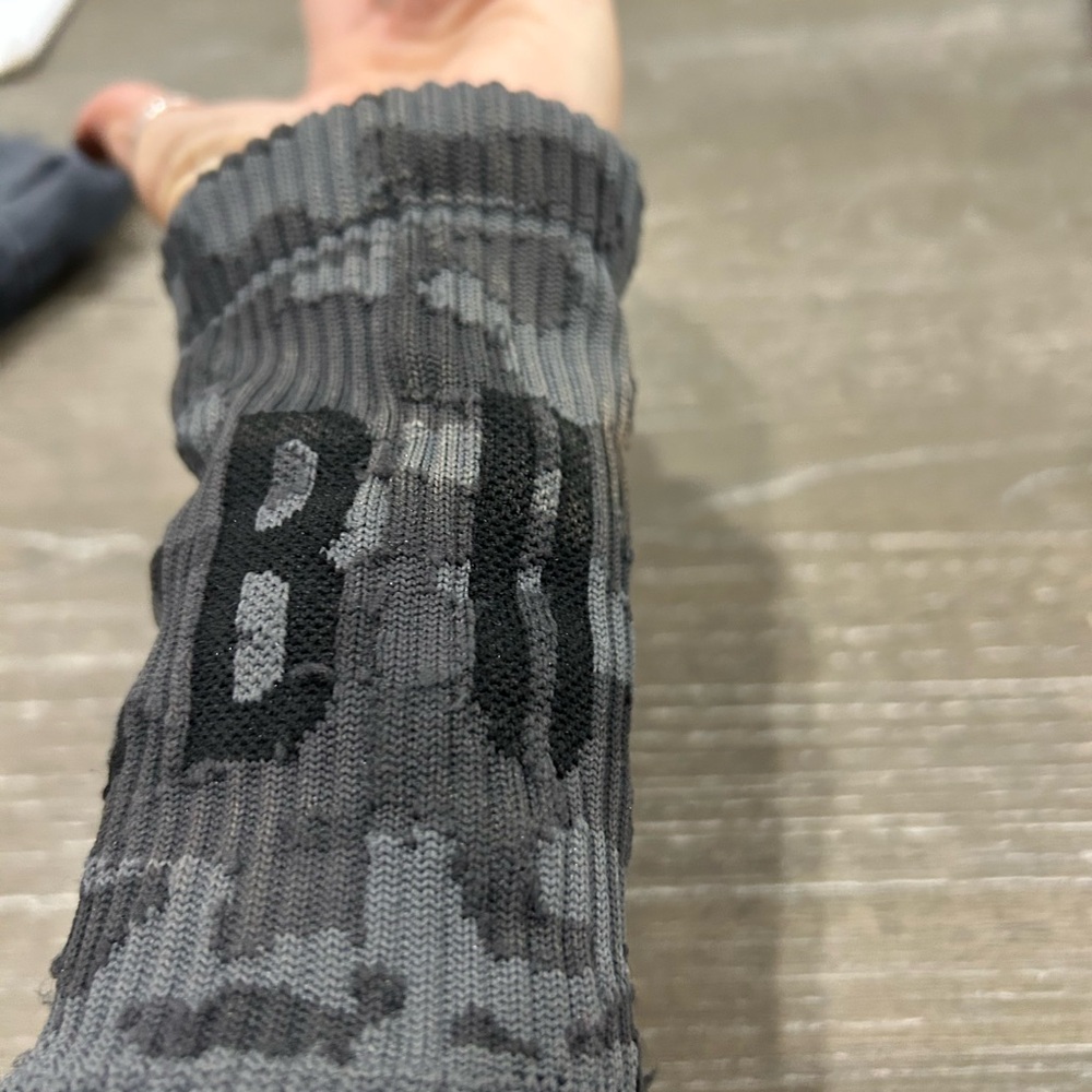 NOBULL Gray and Black Camo pickleball tennis Arm Sleeves one size - Picture 3 of 3